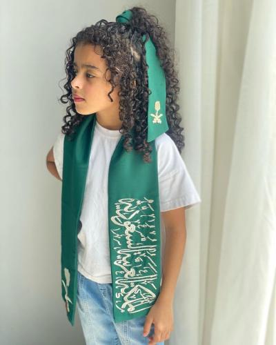 وشاح اليوام الوطني مع ربطه الراس