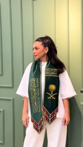 وشاح اليوام الوطني يناسب الجنسين رجالي او نسائي