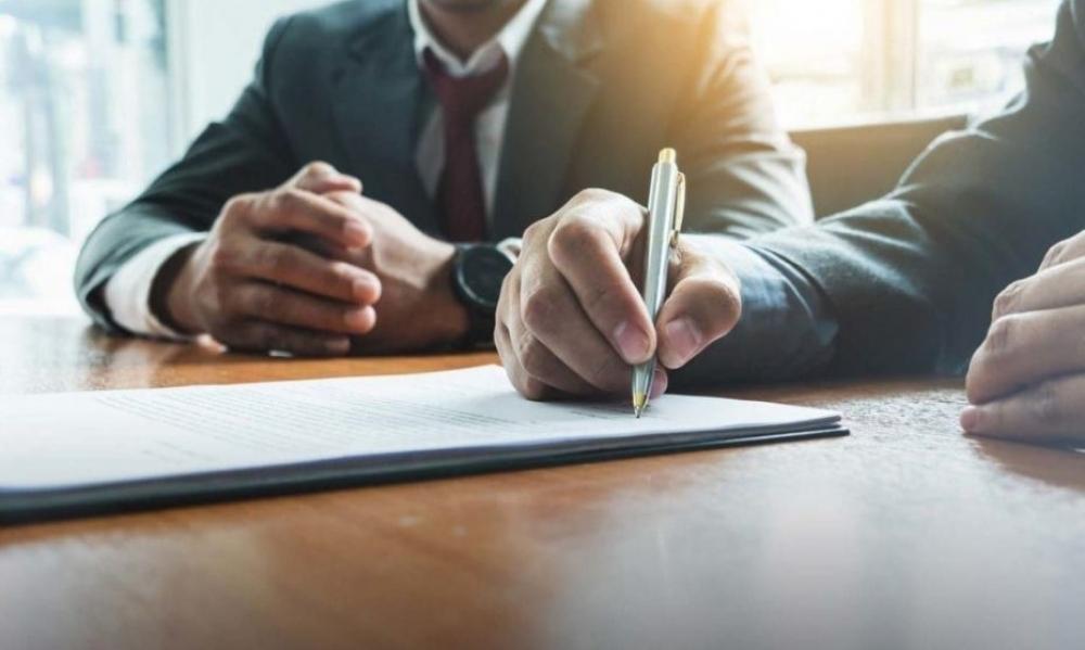 أهمية الاستشارات القانونية في العقود التجارية