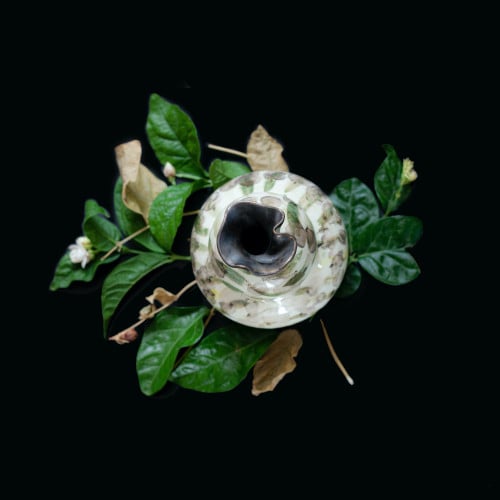 رَوْح  / ROUH  مزهرية