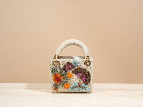 Baby White Butterfly طلب مسبق