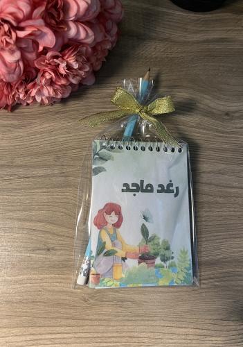 مفكرة صغيرة مع مرسام