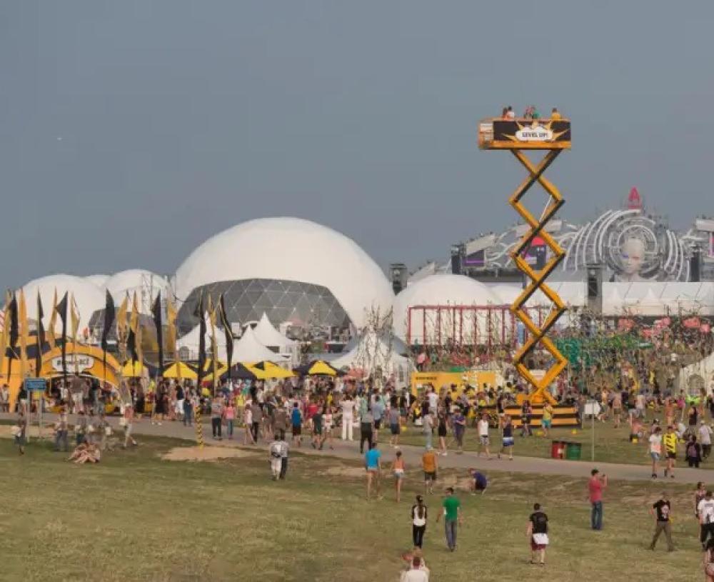 الخيام الأوروبية في السعودية: تجربة فاخرة بين الطبيعة والفخامة