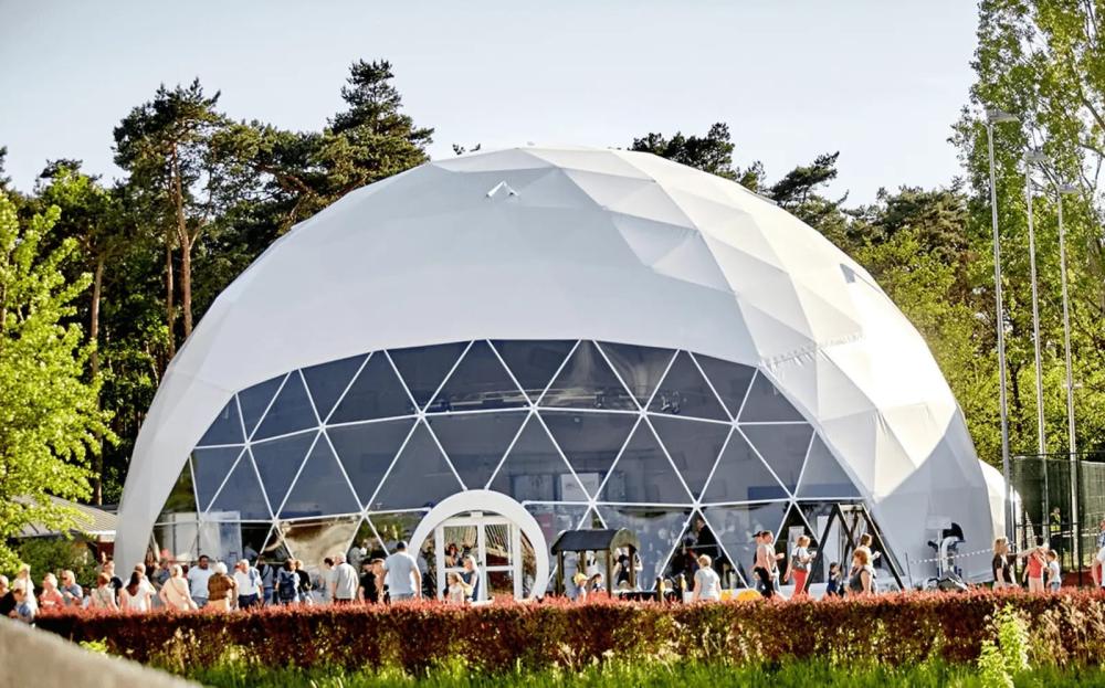 القباب (Dome) من نيوم تنتس – تجربة فاخرة بتصميم ذكي