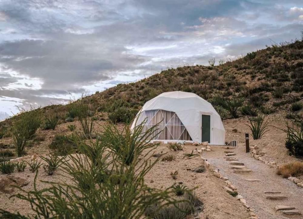 القباب الجيوديسية – هندسة ذكية تعيد تعريف المساحات الحديثة