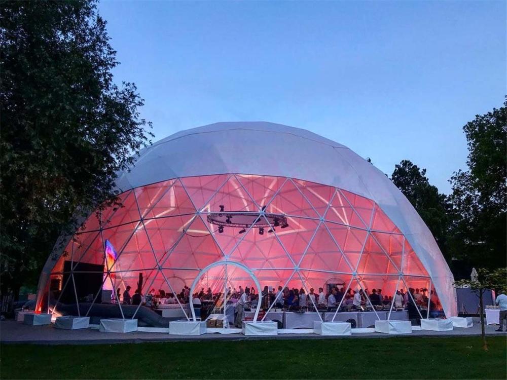 استأجر خيمتك الجيوديسية الفاخرة من NEOM TENTS – حيث يجتمع الجمال والابتكار تحت سماء السعودية