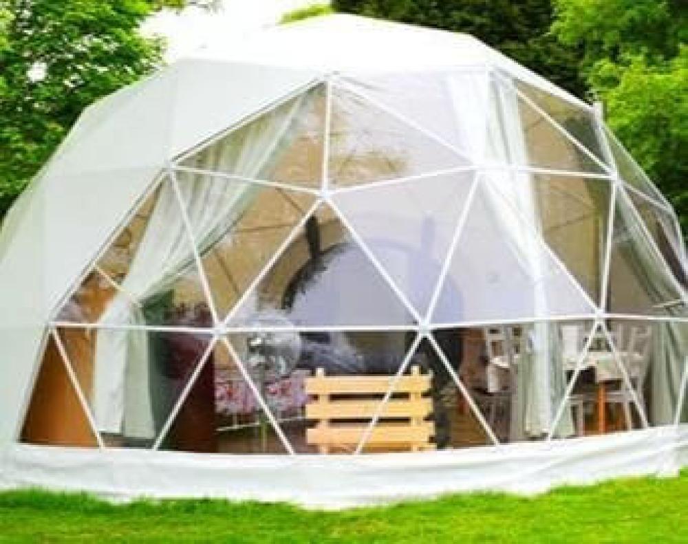 خيمة قبة دائرية نصف شفافة قطر 8 متر بباب جانبي