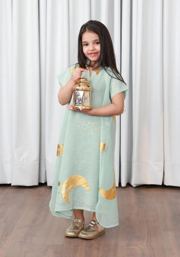 فساتين بناتي لينن صيفية.. أناقة خفيفة تناسب الأميرات الصغار في 2025