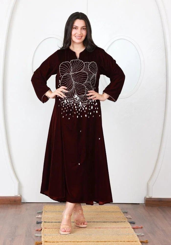 تألقي في الشتاء: أحدث تصاميم الفساتين الشتوية الأنيقة لإطلالة ساحرة