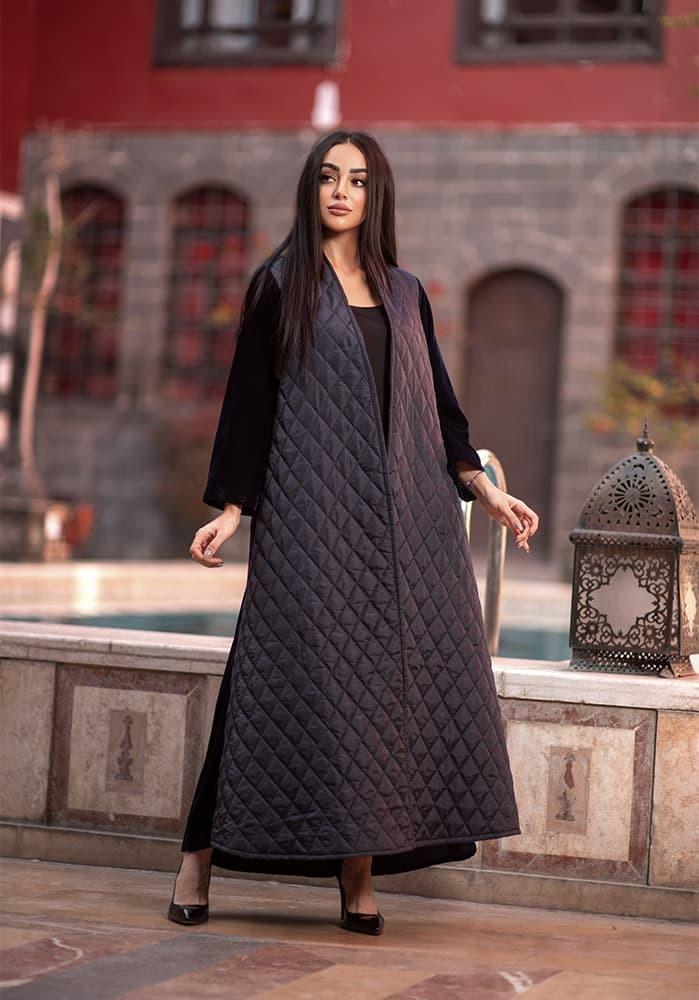 اختار عبايات سادة ام مطرزة