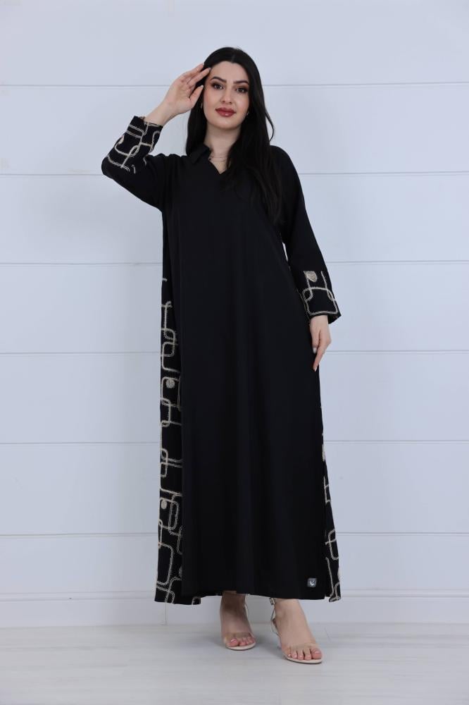 فستان لينن مزين بخامة مطرز ذهبي على الظهر والاكمام