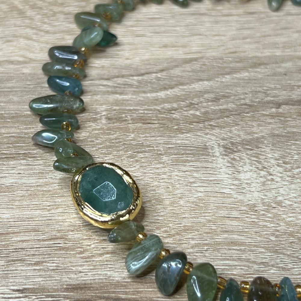 قلادة اليشب الأخضر – رمز الهدوء والازدهار