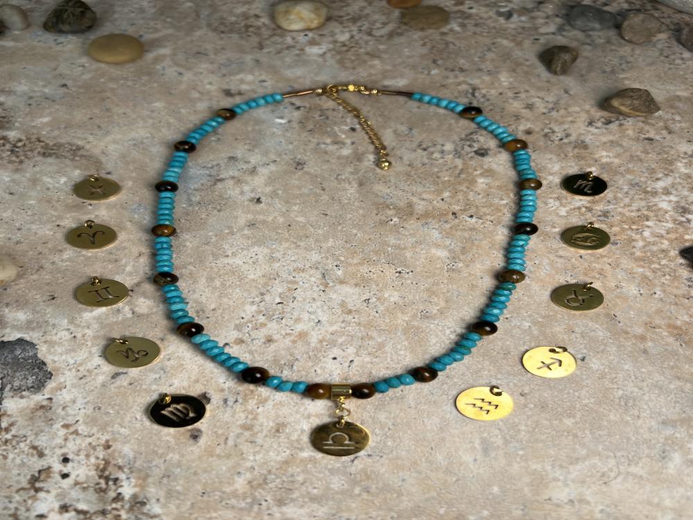 قلادة فيروز طبيعي مع حجر عين النمر بتصميم أنيق وجذاب