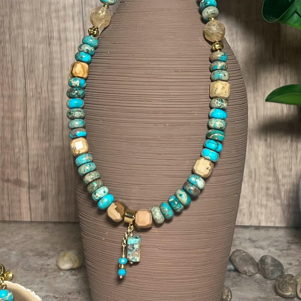 قلادة الجاسبر والفيروز والسترين – قوة، حماية، وإشراقة