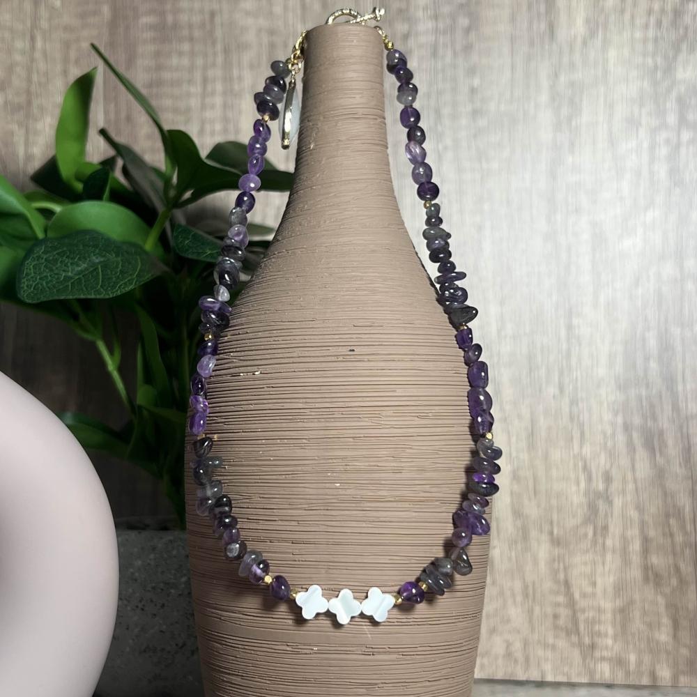 مجوهرات حجر طبيعي تجمع بين الأماثيست والكوارتز للصفاء والوضوح