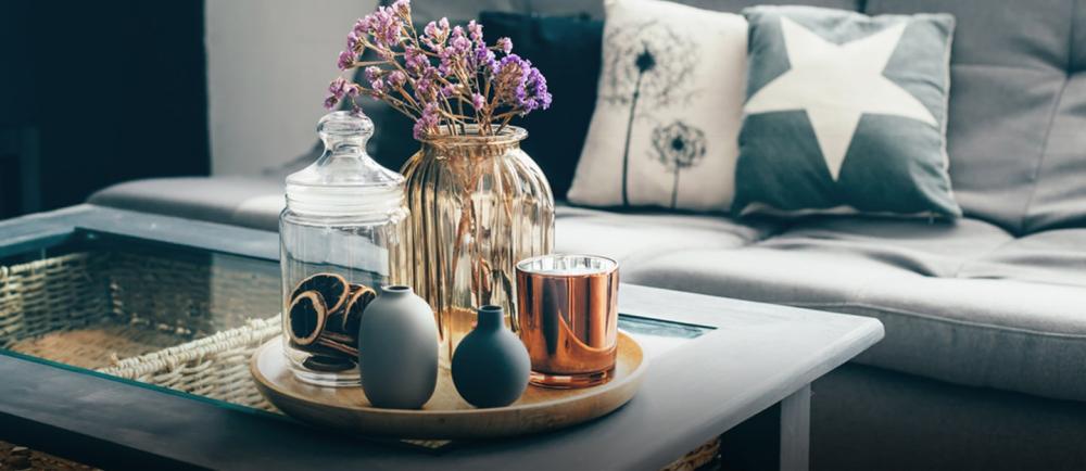 اكسسوارات الأثاث: لمسة إبداع تُضفي الجمال والراحة