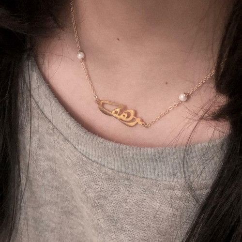 سلسال اسم بتصميم ناعم مع حبات الولو