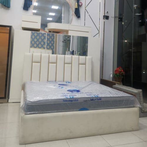 دولاب وكمدينتين وتسريحه وسرير