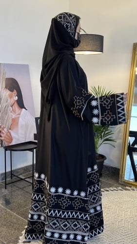 عبايه مطرزه فخمه مع طرحه السدو شمواه