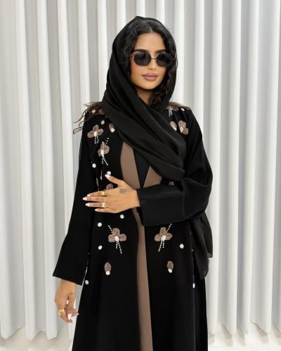 Z339 / قماش كريب لمياء وشك لولو ابيض مع ورد بني