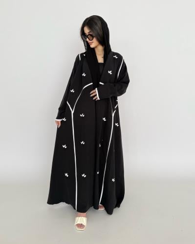 Z325 / قماش كريب مغسول وتطريز ورود مع خطوط ابيض