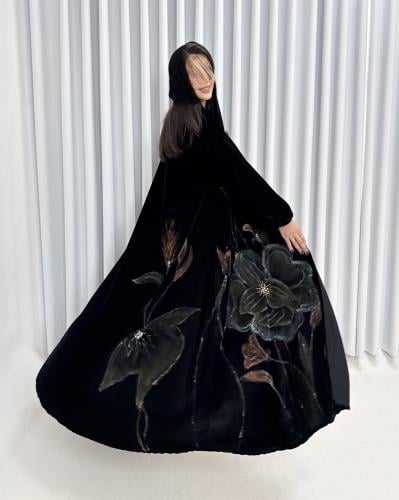 Z351 / قماش مخمل اسود ورسم يدوي امام وخلف جهه وحده