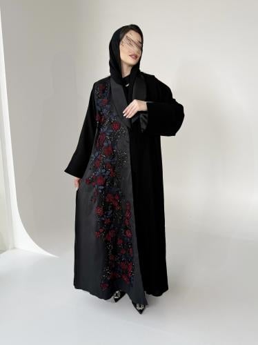 Z286 / قماش كريب لمياء مع تفته مطرز تل ورد وخرز ملون