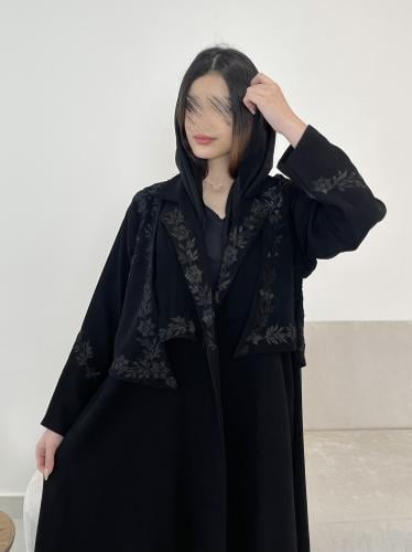 Z262 / قماش كريب كوبرا قصة جاكيت وتطريز اسود