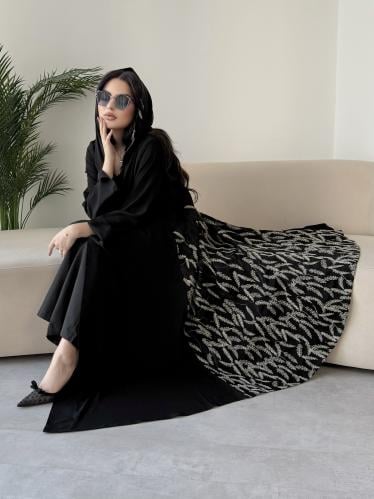 Z300 / قماش كريب وتطريز  كمبيوتر بالخلف خيوط زري  فضي واسود