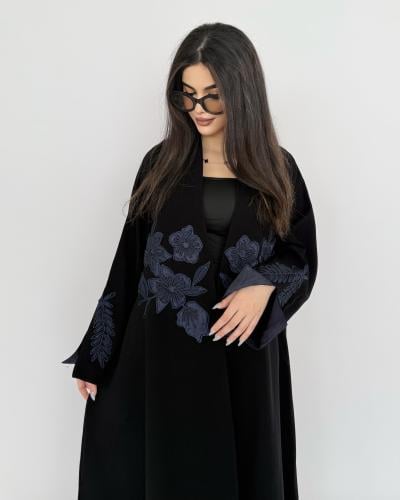 Z327 / قماش كريب لمياء وتطريز كحلي عالصدر والاكمام