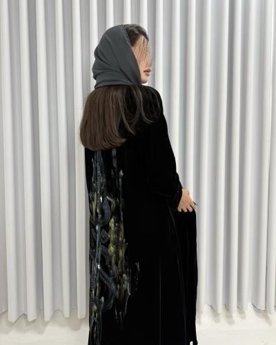 Z349 / قماش مخمل اسود ورسم يدوي بالخلف فقط