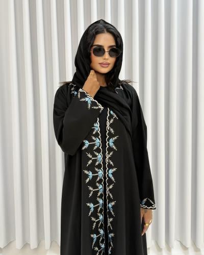 Z342 / قماش كريب مينيمات وتطريز اطراف سمواي وابيض