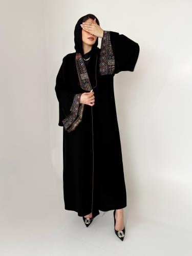 Z283 / قماش كريب لمياء مع تدخيله تطريز كمبيوتر سدو