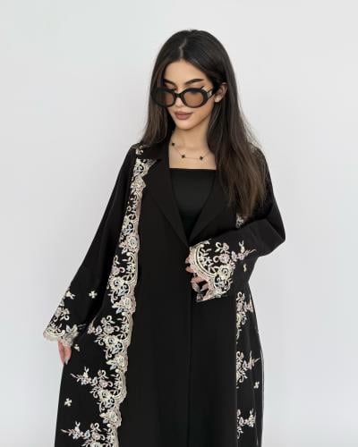 Z329 / قماش كريب لمياء مع ياقه وكلفه عالجوانب وطرف الكم