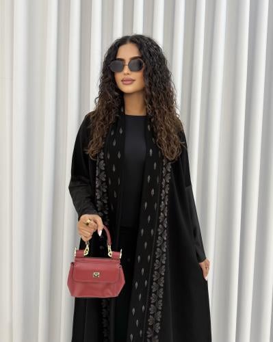 Z344 / قماش كريب لمياء وتطريز رمادي بالامام واكمام استرتش