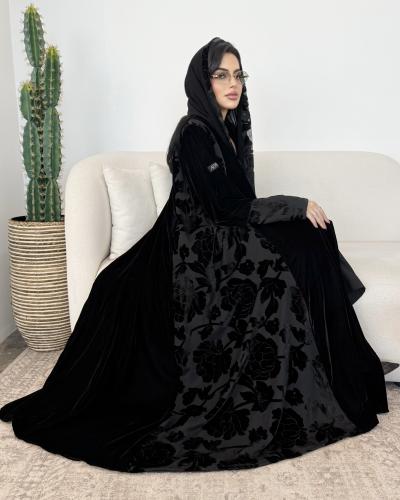 Z359 / قماش مخمل مع شيفون مطرز ورد مخمل عالجنب والكم