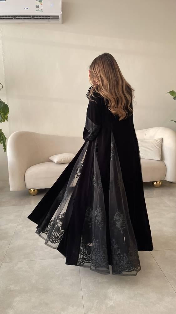 عباية بقماش مخمل مع تّل اسود - متجر ريتان