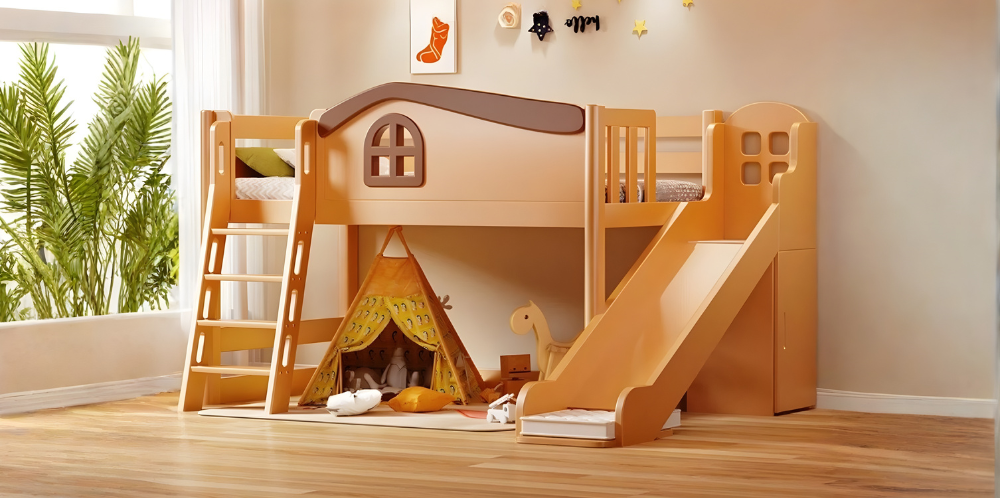 سرير خشبي دورين للأطفال: تصميم عملي يجمع بين النوم واللعب