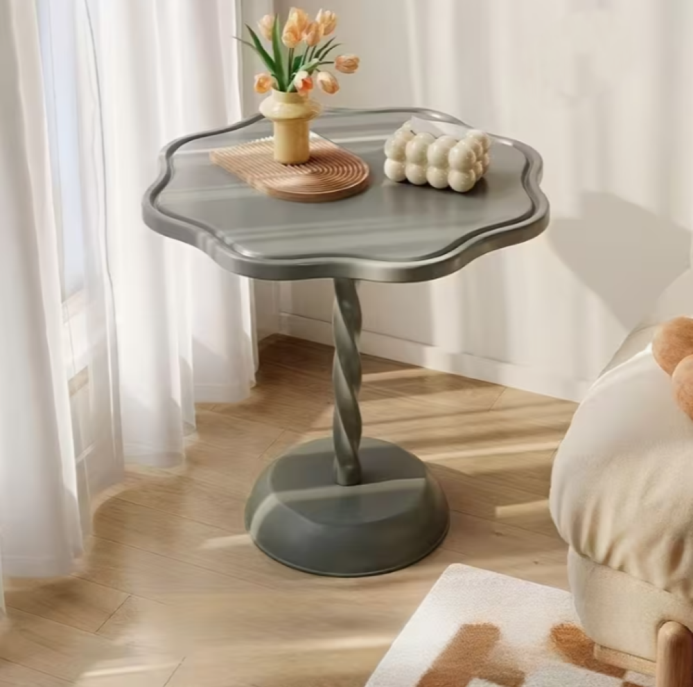 طاولة جانبيه بتصميم حديث