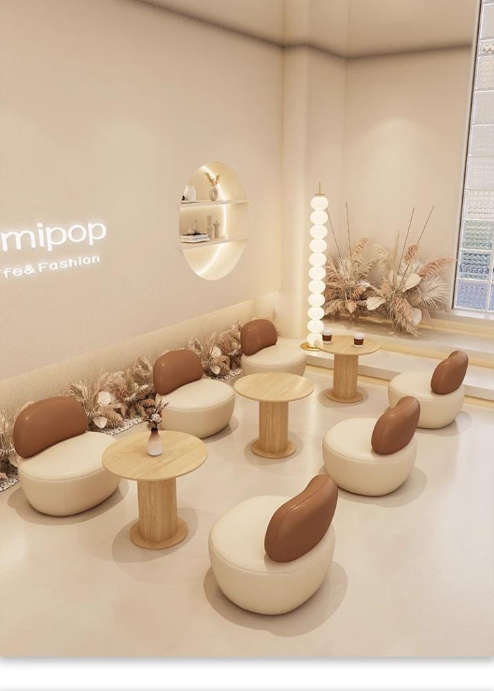 طقم طاولة وكراسي مقهى – خشب صلب وجلدي بلون كريمي