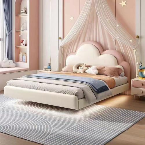 سرير أطفال عائم بتصميم سحابة – لون وردي وتنجيد ناعم