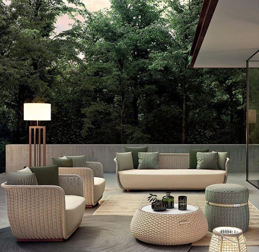 أريكة خارجية من الخيزران