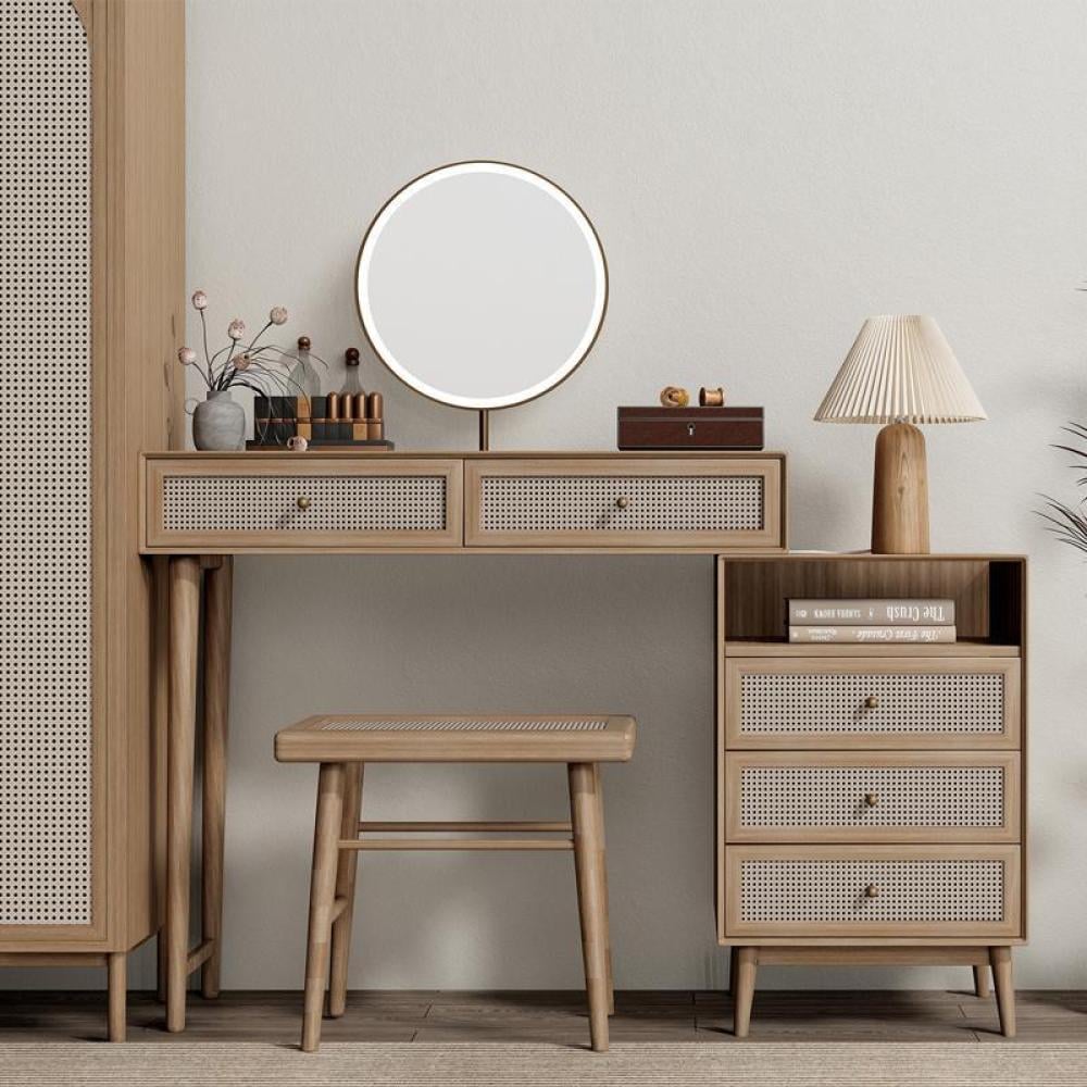 طاولة بتصميم كلاسيكي بلمسة بوهيمية