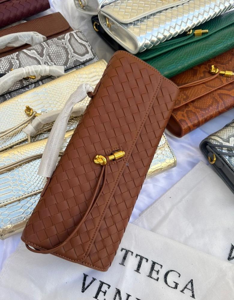 شنطة بوتيغا فينيتا جلد طبيعي