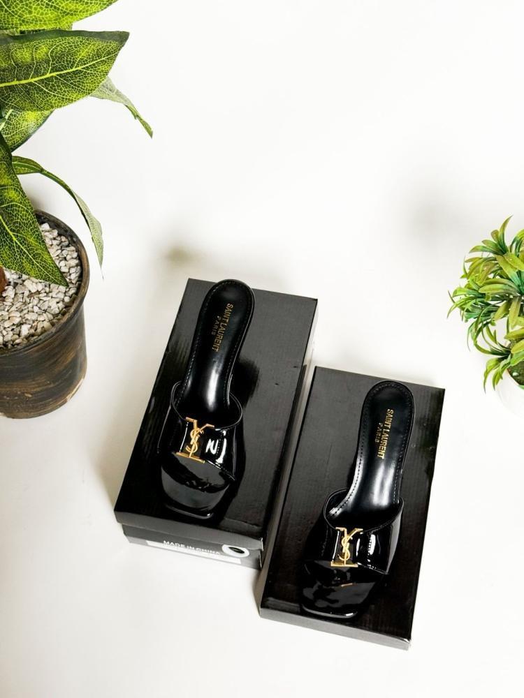 حذاء كعب من سان لوران