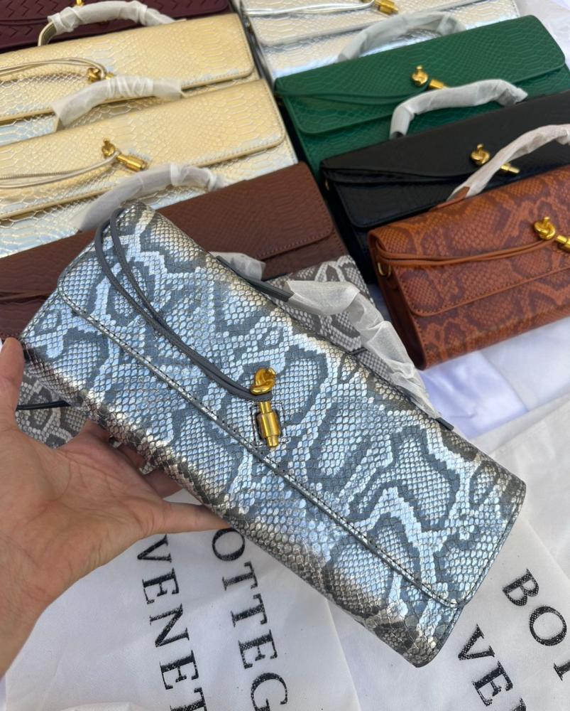 شنطة بوتيغا فينيتا جلد طبيعي