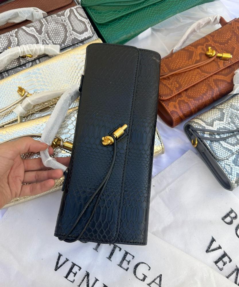 شنطة بوتيغا فينيتا جلد طبيعي