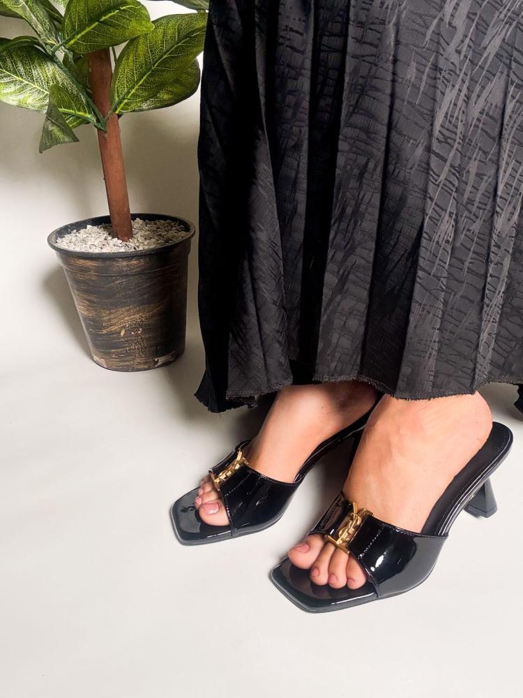 حذاء كعب من سان لوران