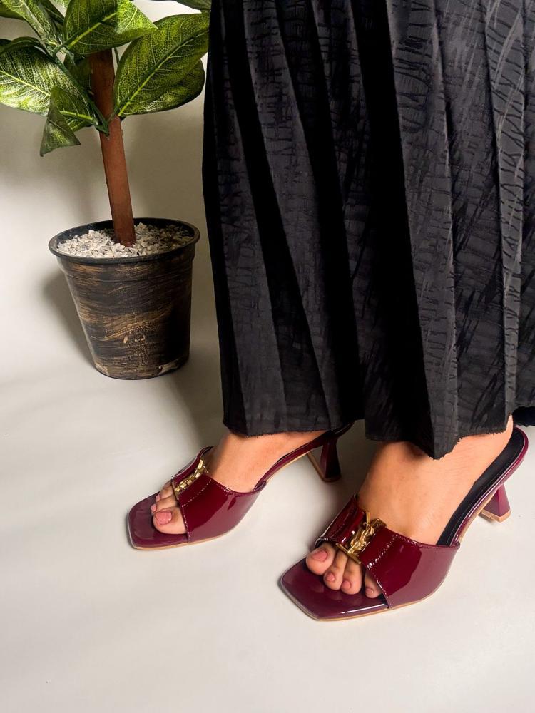 حذاء كعب من سان لوران