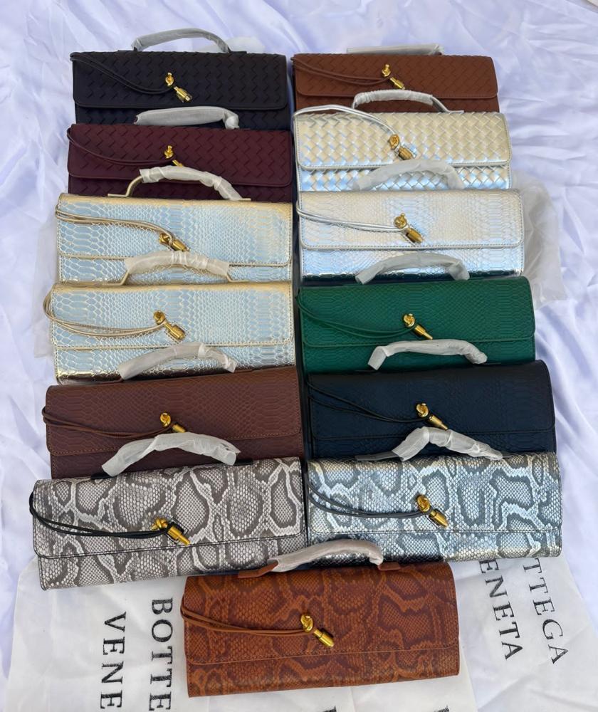 شنطة بوتيغا فينيتا جلد طبيعي